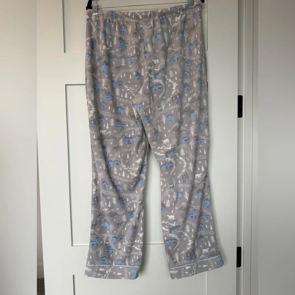 Holiday Patterned Pajamas Set - Picture 8 of 9